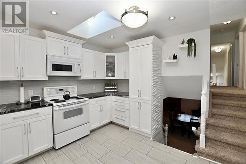 1236 Thistledown Avenue, Sarnia, ON - Indoor Photo Showing Kitchen