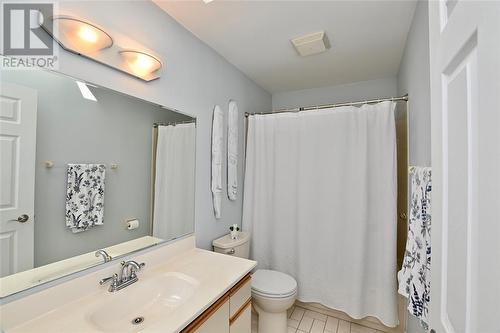 1236 Thistledown Avenue, Sarnia, ON - Indoor Photo Showing Bathroom