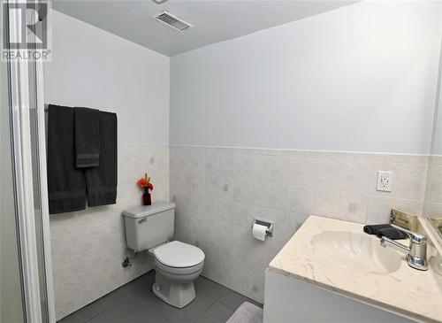 1236 Thistledown Avenue, Sarnia, ON - Indoor Photo Showing Bathroom