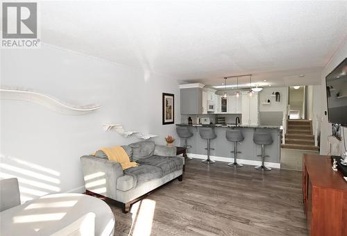 1236 Thistledown Avenue, Sarnia, ON - Indoor Photo Showing Living Room