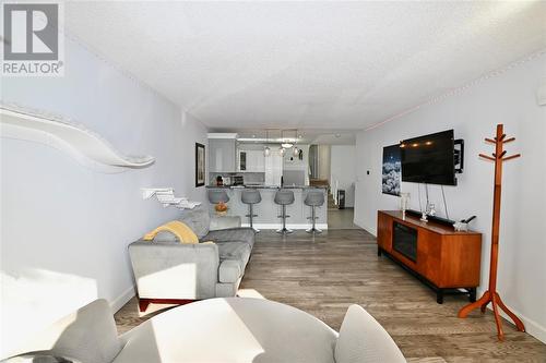 1236 Thistledown Avenue, Sarnia, ON - Indoor Photo Showing Living Room