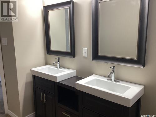 508 Osler Street, Regina, SK - Indoor Photo Showing Bathroom