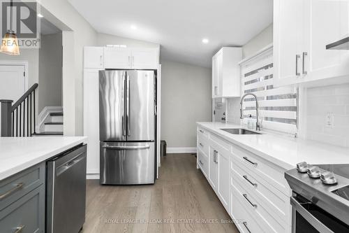 412 Norrie Crescent, Burlington, ON - Indoor Photo Showing Kitchen With Upgraded Kitchen