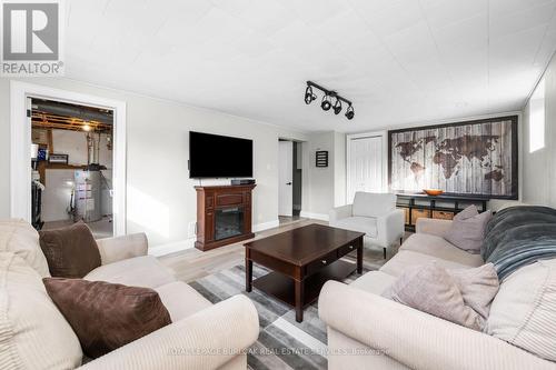 412 Norrie Crescent, Burlington, ON - Indoor Photo Showing Living Room With Fireplace