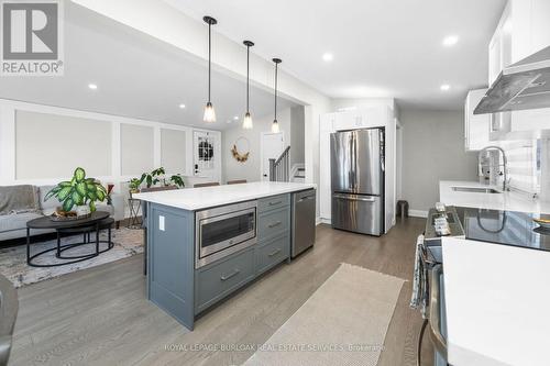 412 Norrie Crescent, Burlington, ON - Indoor Photo Showing Kitchen With Upgraded Kitchen