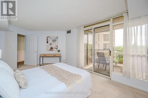 406 - 55 Kingsbridge Garden Circle, Mississauga (Hurontario), ON - Indoor Photo Showing Bedroom