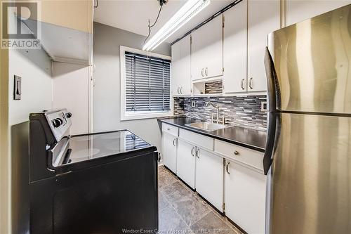 3 Montgomery Crescent, Wallaceburg, ON - Indoor Photo Showing Kitchen