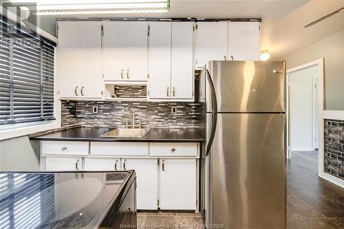 3 Montgomery Crescent, Wallaceburg, ON - Indoor Photo Showing Kitchen With Upgraded Kitchen