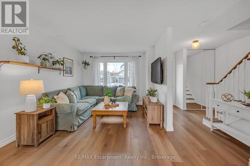 2451 Malcolm Crescent, Burlington (Brant Hills), ON - Indoor Photo Showing Living Room