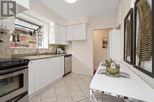 16 Shaddock Crescent, Toronto, ON - Indoor Photo Showing Kitchen