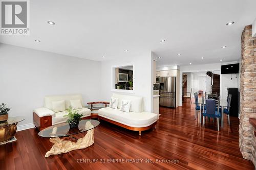 157 Venice Gate Drive, Vaughan, ON - Indoor Photo Showing Living Room