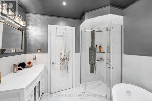 157 Venice Gate Drive, Vaughan, ON - Indoor Photo Showing Bathroom