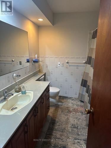 8902 Heritage Road, Brampton, ON - Indoor Photo Showing Bathroom