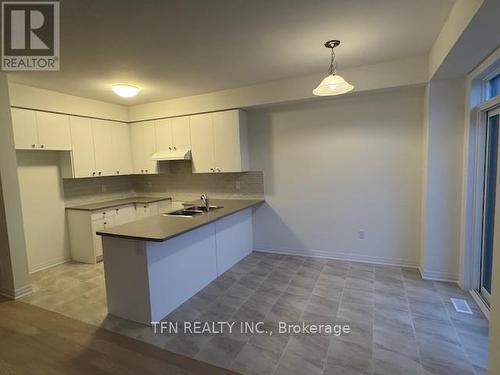 106 Masters Street, Welland, ON - Indoor Photo Showing Kitchen With Double Sink