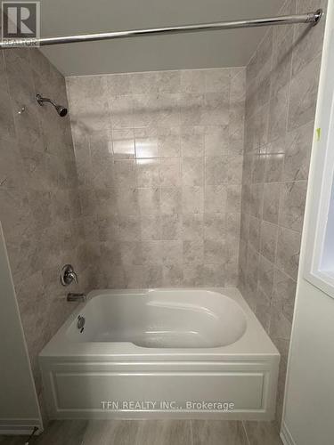 106 Masters Street, Welland, ON - Indoor Photo Showing Bathroom