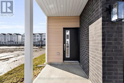 82 - 1595 Capri Crescent, London, ON - Outdoor