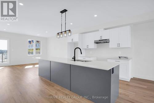 80 - 1595 Capri Crescent, London, ON - Indoor Photo Showing Kitchen