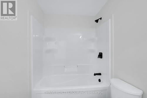 80 - 1595 Capri Crescent, London, ON - Indoor Photo Showing Bathroom