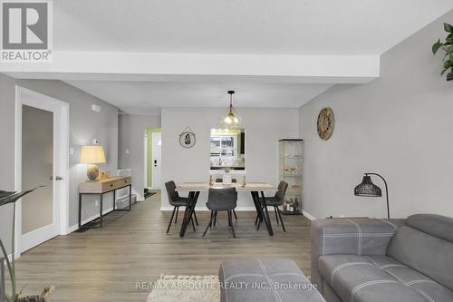 1356 Bakker Court, Ottawa, ON - Indoor Photo Showing Living Room