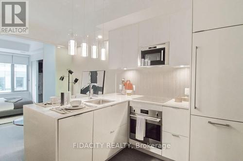 1402 - 101 Queen Street, Ottawa, ON - Indoor Photo Showing Kitchen