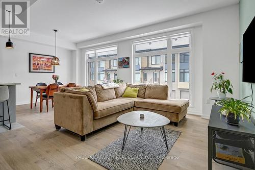 319 Foliage Private, Ottawa, ON - Indoor Photo Showing Living Room