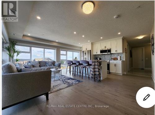 105 Spencer Avenue, Orangeville, ON - Indoor Photo Showing Living Room