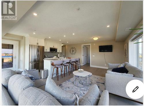 105 Spencer Avenue, Orangeville, ON - Indoor Photo Showing Living Room