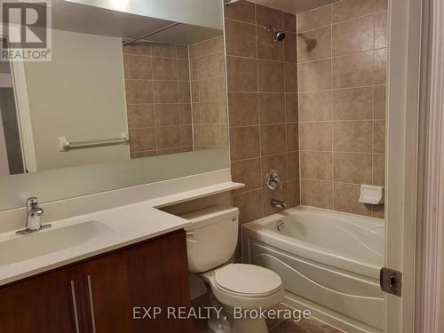 1613 - 310 Burnhamthorpe Road W, Mississauga, ON - Indoor Photo Showing Bathroom