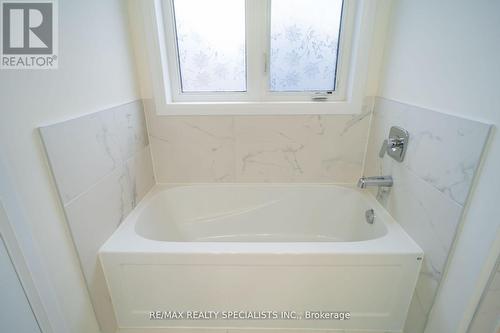 14 Ingalls Avenue, Brantford, ON - Indoor Photo Showing Bathroom