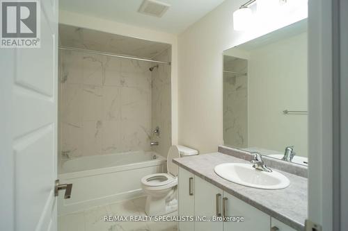 14 Ingalls Avenue, Brantford, ON - Indoor Photo Showing Bathroom