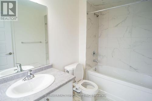 14 Ingalls Avenue, Brantford, ON - Indoor Photo Showing Bathroom