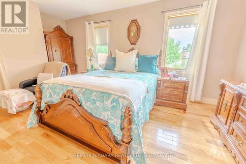 6287 Emma Street, Niagara Falls, ON - Indoor Photo Showing Bedroom