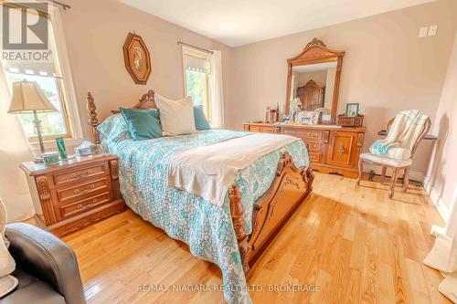 6287 Emma Street, Niagara Falls, ON - Indoor Photo Showing Bedroom