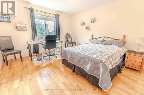 6287 Emma Street, Niagara Falls, ON - Indoor Photo Showing Bedroom