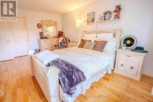 6287 Emma Street, Niagara Falls, ON - Indoor Photo Showing Bedroom