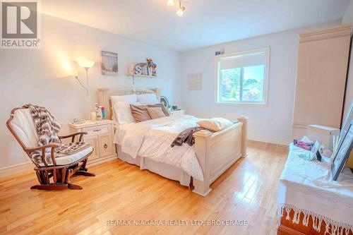 6287 Emma Street, Niagara Falls, ON - Indoor Photo Showing Bedroom