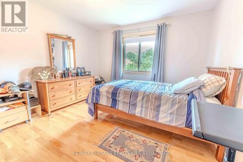 6287 Emma Street, Niagara Falls, ON - Indoor Photo Showing Bedroom