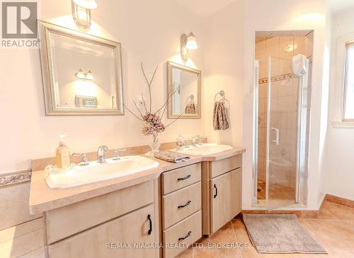 6287 Emma Street, Niagara Falls, ON - Indoor Photo Showing Bathroom