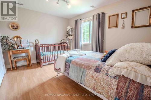 6287 Emma Street, Niagara Falls, ON - Indoor Photo Showing Bedroom