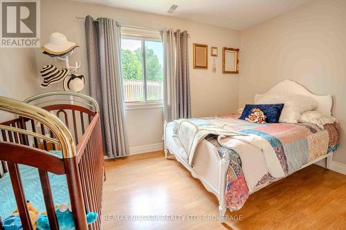 6287 Emma Street, Niagara Falls, ON - Indoor Photo Showing Bedroom