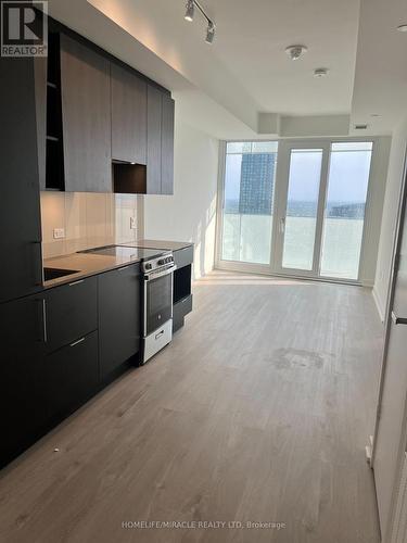 3205 - 3900 Confederation Parkway, Mississauga, ON - Indoor Photo Showing Kitchen