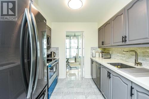 2801 - 156 Enfield Place N, Mississauga, ON - Indoor Photo Showing Kitchen With Upgraded Kitchen