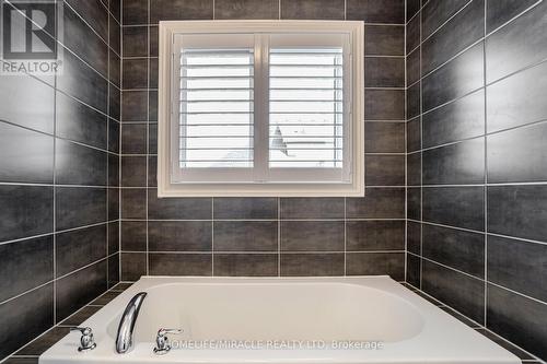 88 Humphery Street, Hamilton, ON - Indoor Photo Showing Bathroom