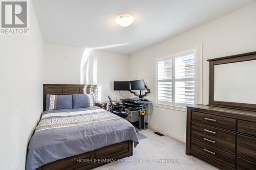 88 Humphery Street, Hamilton, ON - Indoor Photo Showing Bedroom