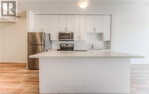 609 - 690 King Street W, Kitchener, ON - Indoor Photo Showing Kitchen