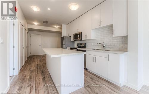 609 - 690 King Street W, Kitchener, ON - Indoor Photo Showing Kitchen