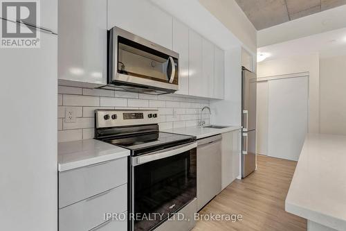 514 - 7 Erie Avenue, Brantford, ON - Indoor Photo Showing Kitchen With Upgraded Kitchen