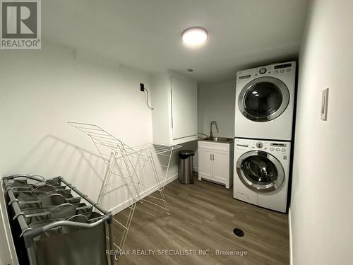 489 Chiddington Avenue, London, ON - Indoor Photo Showing Laundry Room