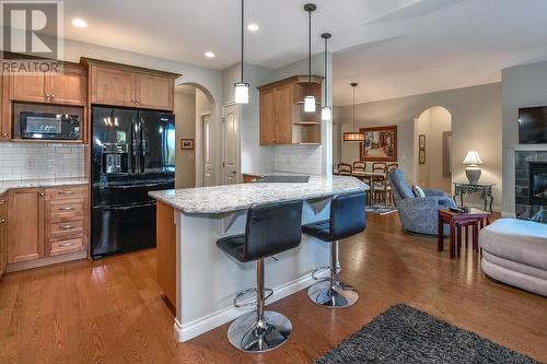 4528 Gallaghers Edgewood Drive, Kelowna, BC - Indoor Photo Showing Kitchen With Upgraded Kitchen