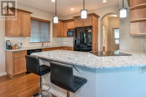 4528 Gallaghers Edgewood Drive, Kelowna, BC - Indoor Photo Showing Kitchen